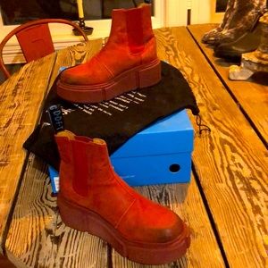 Fluevog Piccolomini Space Edition Chelsea Boot size 6